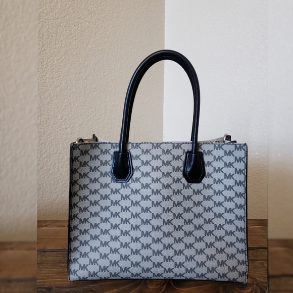 $$Final Sale$$ Michael Kors Large Mercer Tote - Picture 3 of 7